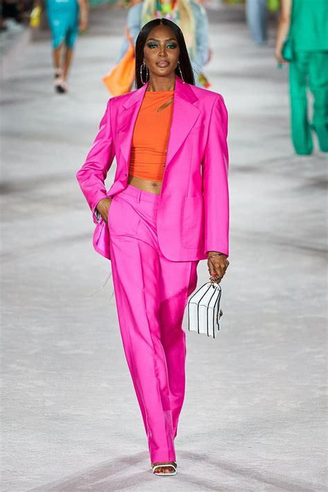 Versace Spring 2022 Ready-to-Wear Fashion Show Collection: See the ...