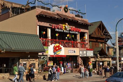 5 Incredibly Fun Places to Eat in Gatlinburg TN | Gatlinburg Cabins | Gatlinburg Cabin Rentals ...