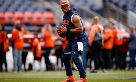 Russell Wilson: 15 funniest tweets about his workout on Broncos’ plane