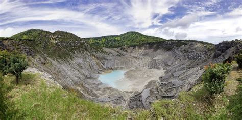 Panoramic View of Tangkuban Perahu Crater, Showing Beautiful and Huge Mountain Crater Stock ...