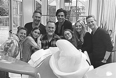 Full House Cast Reunion With Mary-Kate, Ashley Olsen — Bob Saget Tribute