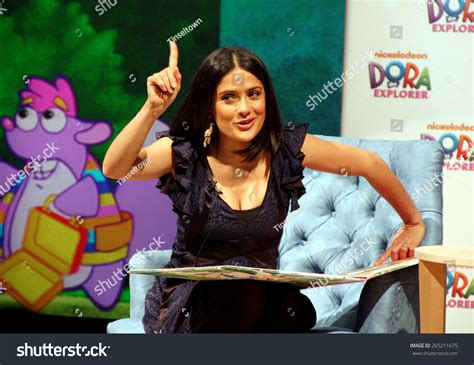 Salma Hayek Nickelodeon Dora Explorers 10th Stock Photo 265211675 ...