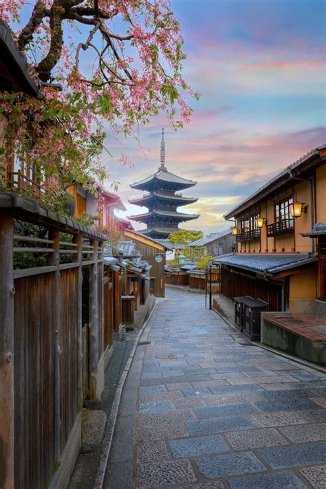 The Yasaka Pagoda in Kyoto, Japan during Full Bloom Cherry Blossom in ...