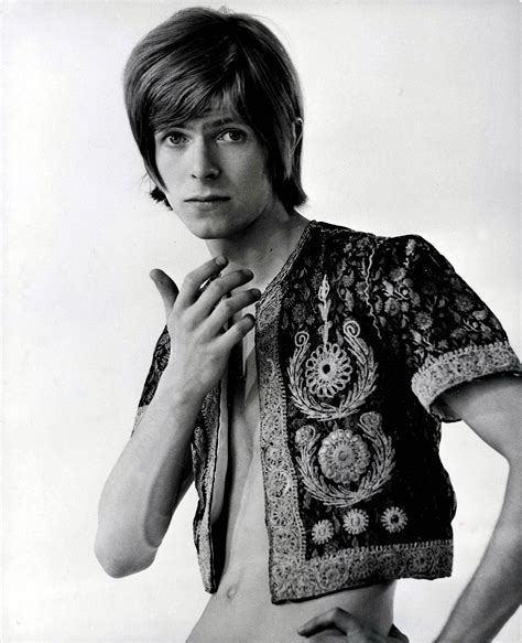 PHOTOS: How David Bowie transformed into a cultural icon | PBS News