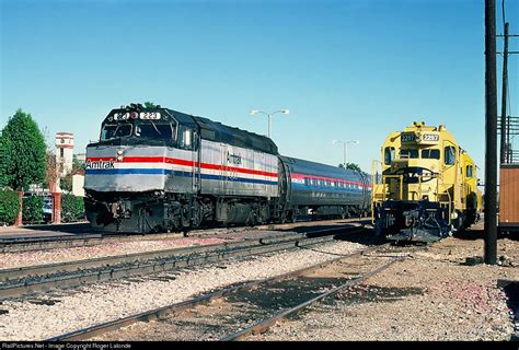 Amtrak F40PH 223 with Santa Fe GP7R 2297 at Fullerton, California ...