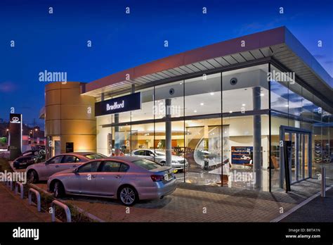 Car showroom exterior hi-res stock photography and images - Alamy