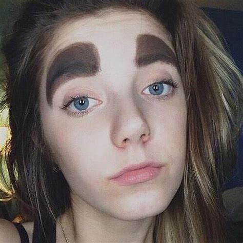 Ces personnes ont tenté des choses avec leurs sourcils, il vaut mieux ...