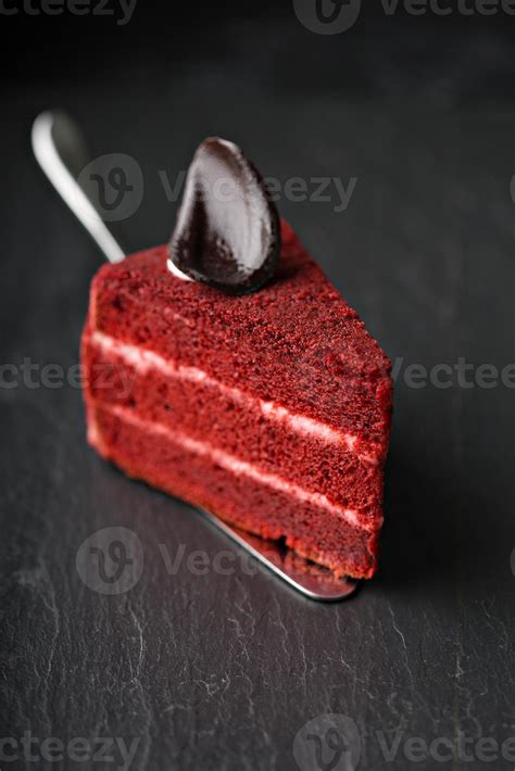 Red velvet cake slice 15758053 Stock Photo at Vecteezy