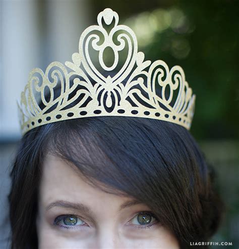 25 Princess Crowns DIYs for You & Your Little Crafter