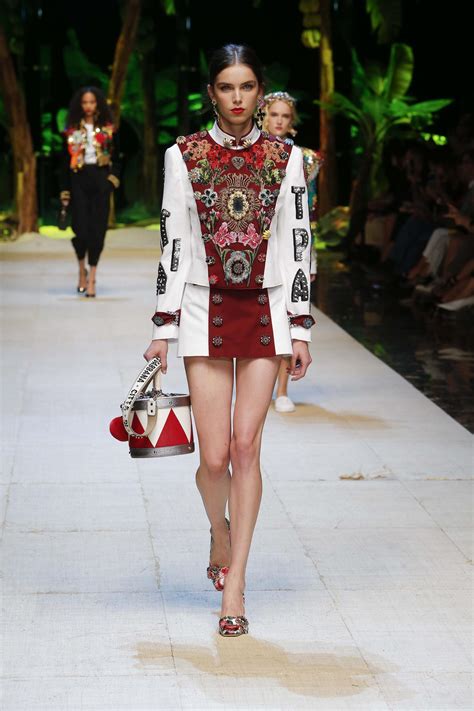 DOLCE & GABBANA SPRING SUMMER 2017 WOMEN’S COLLECTION | The Skinny Beep