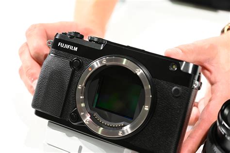 Fujifilm GFX 50R First Look Review | Trusted Reviews