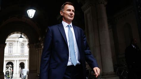 U.K. Chancellor Jeremy Hunt makes ‘economic U-turn' with more to come | Pensions & Investments