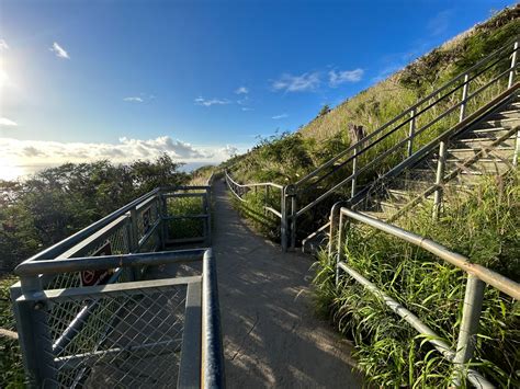 Hiking the Diamond Head Trail (Lēʻahi) in Waikīkī on Oʻahu — noahawaii