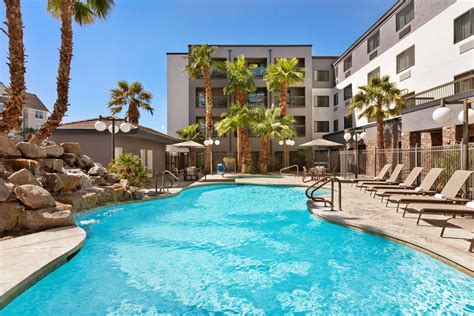 Courtyard by Marriott Las Vegas South - Hotel Rooms, Suites, Pool & Gym