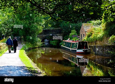 Uppermill Canal High Resolution Stock Photography and Images - Alamy