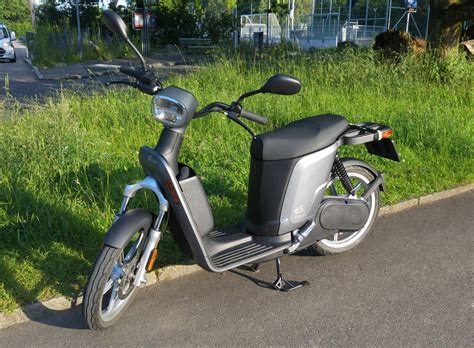 Electric Moped With Removable Battery Is A New Addition To Your Travel ...