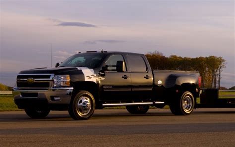 Face-Auto: 2011 Chevrolet Silverado 2500HD and 3500HD