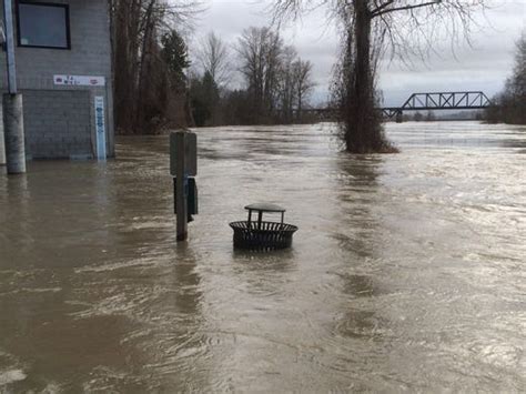 Snohomish River swells to near-record flooding conditions