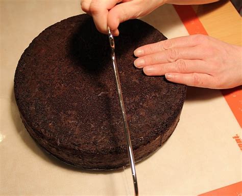 Cake Decoration for beginners: Step 3 – How to cut cake into layers