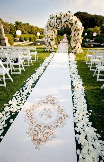 35 Ideas Wedding Elegant Romantic Decor Rose Petals | Wedding ceremony ...