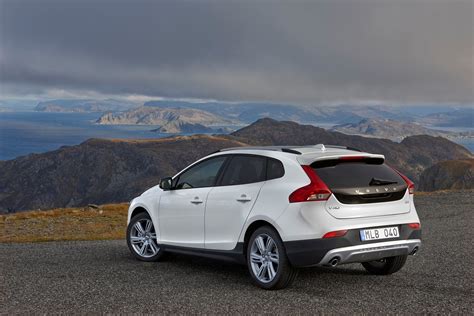 Volvo V40 Cross Country - Volvo Cars Global Media Newsroom