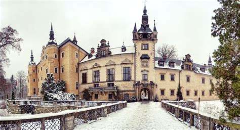 The wonderful Kliczkow Castle in wintertime. Lower Silesia, Poland. | Beautiful castles, Castle ...