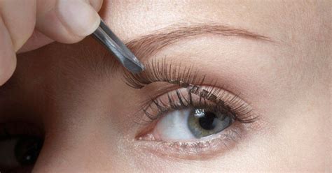 How To Apply False Eyelashes For A Natural Look | HuffPost Style