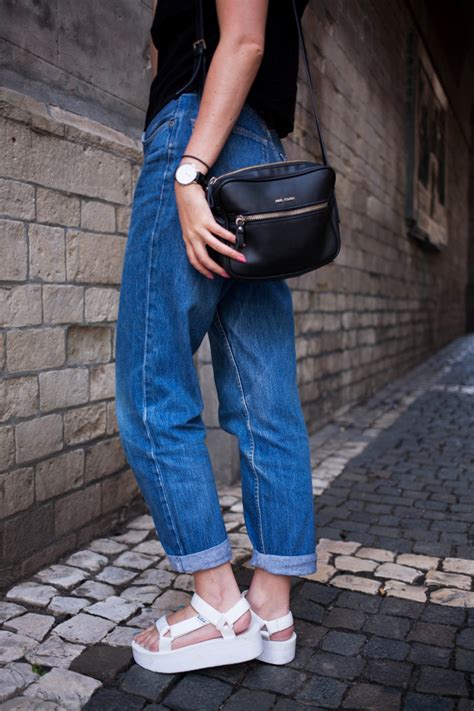 Outfit: platform sandals, mom jeans - THE STYLING DUTCHMAN.