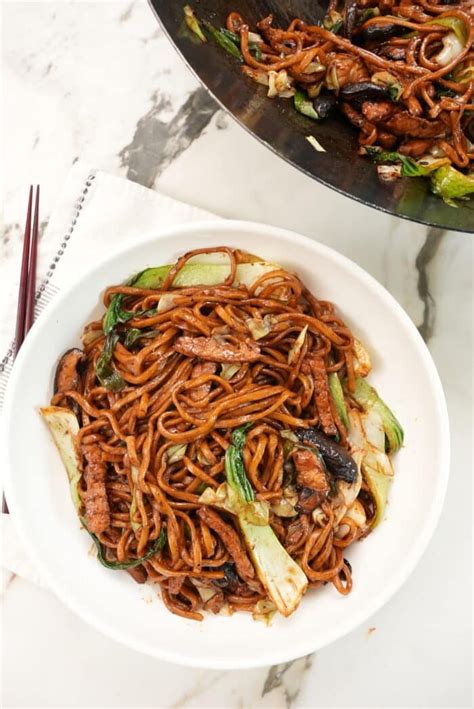 Shanghai Fried Noodles (VIDEO) - CJ Eats Recipes