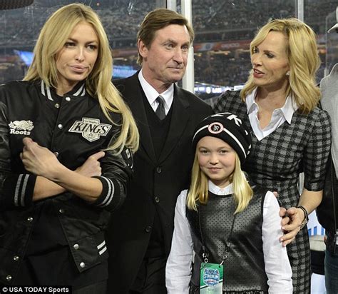 Wayne Gretzky and family lead parade of stars flocking to watch outdoor ...