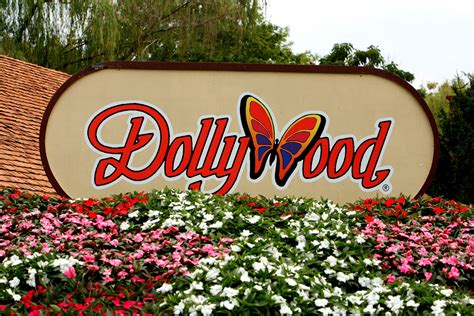 Behind the Thrills | Dollywood evacuated due to Tennessee Wildfires