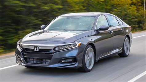 2019 Honda Accord Touring 2.0T Review | Performance, comfort, fuel ...