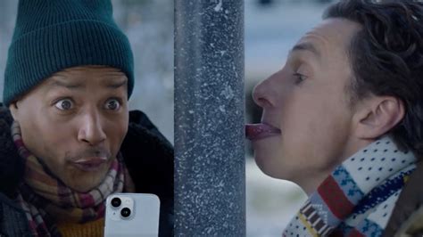 T-Mobile Commercial 2022 Zach Braff, Donald Faison iPhone 14 Lamppost Ad Review - YouTube