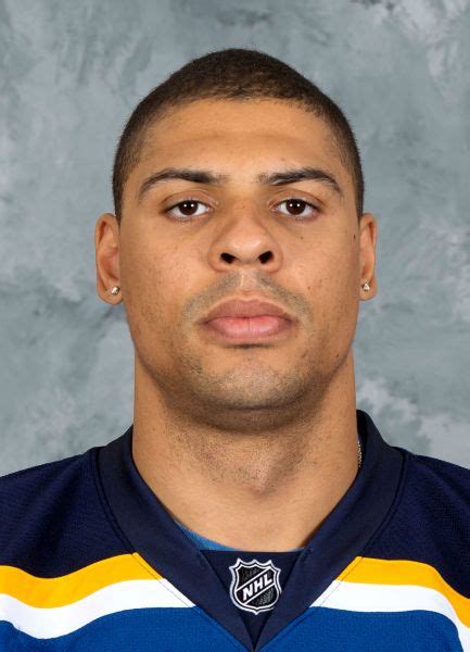 Player photos for the 2010-11 St. Louis Blues at hockeydb.com