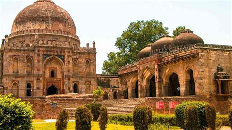 Lodi Tomb in New Delhi - History | Delhi Attraction