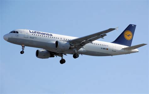 File:Lufthansa.a320-200.d-aipa.arp.jpg - Wikipedia