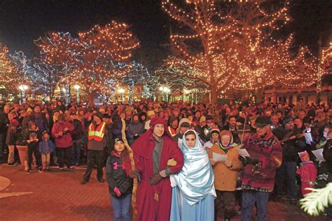 Crowds join holy couple for annual Las Posadas | News in brief | santafenewmexican.com