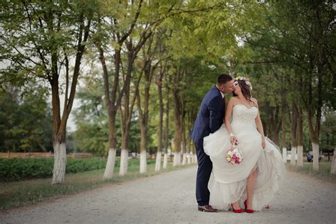 Free picture: groom, kiss, bride, village, countryside, road, married, dress, wedding, love