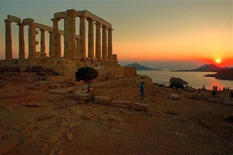 Tour di Capo Sunio al tramonto