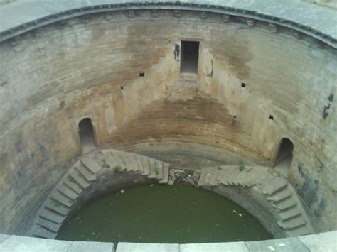 Well inside Gwalior Fort | Veethi