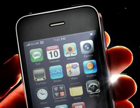 Vodafone iPhone UK release date announced as January 14 | Metro News