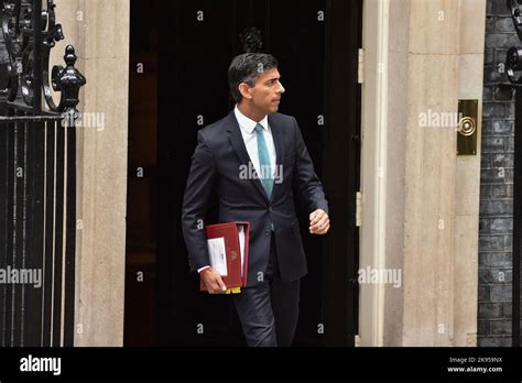 Rishi sunak downing street hi-res stock photography and images - Alamy