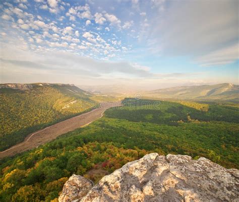 Natura Del Paesaggio Montano Immagine Stock - Immagine di nube, sviluppisi: 170786851