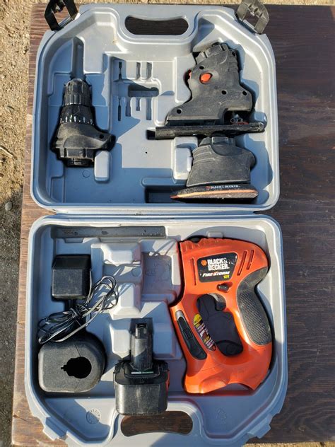 BLACK & DECKER 12 VOLT FIRESTORM DRILL & ACCESSORIES IN CASE