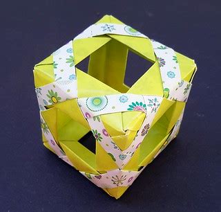 Decorative Cube | Paper: 7.5cm x 5cm DC Modules: 12 edge mod… | Flickr