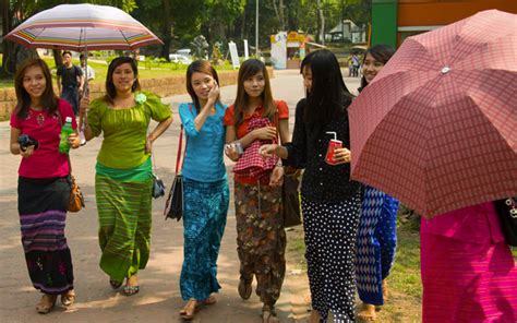 Myanmar Traditional Clothes | Myanmar Travel