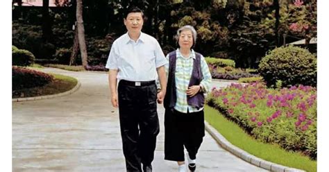 CGTN: How does Xi Jinping express gratitude and love to his mother?