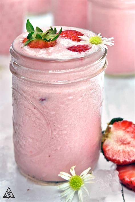 Low Carb Strawberry Smoothie — Sugar Free Milkshake!