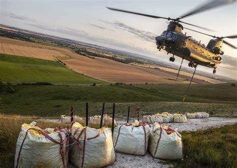 RAF Odiham on Twitter: "Yesterday evening a Chinook from 18(B) Sqn ...