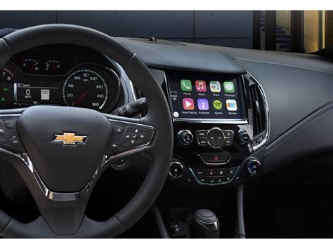 2018 Chevrolet Cruze: 131 Interior Photos | U.S. News